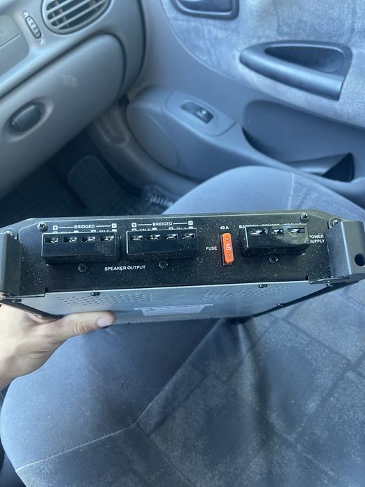 Усилвател Alpine  с кондензатор