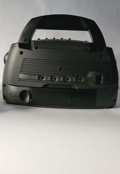Aparat radio Grundig Boy 240 cu 4 lungimi undă