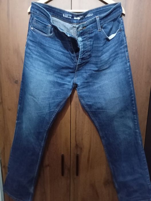 Мъжки маркови дънки .