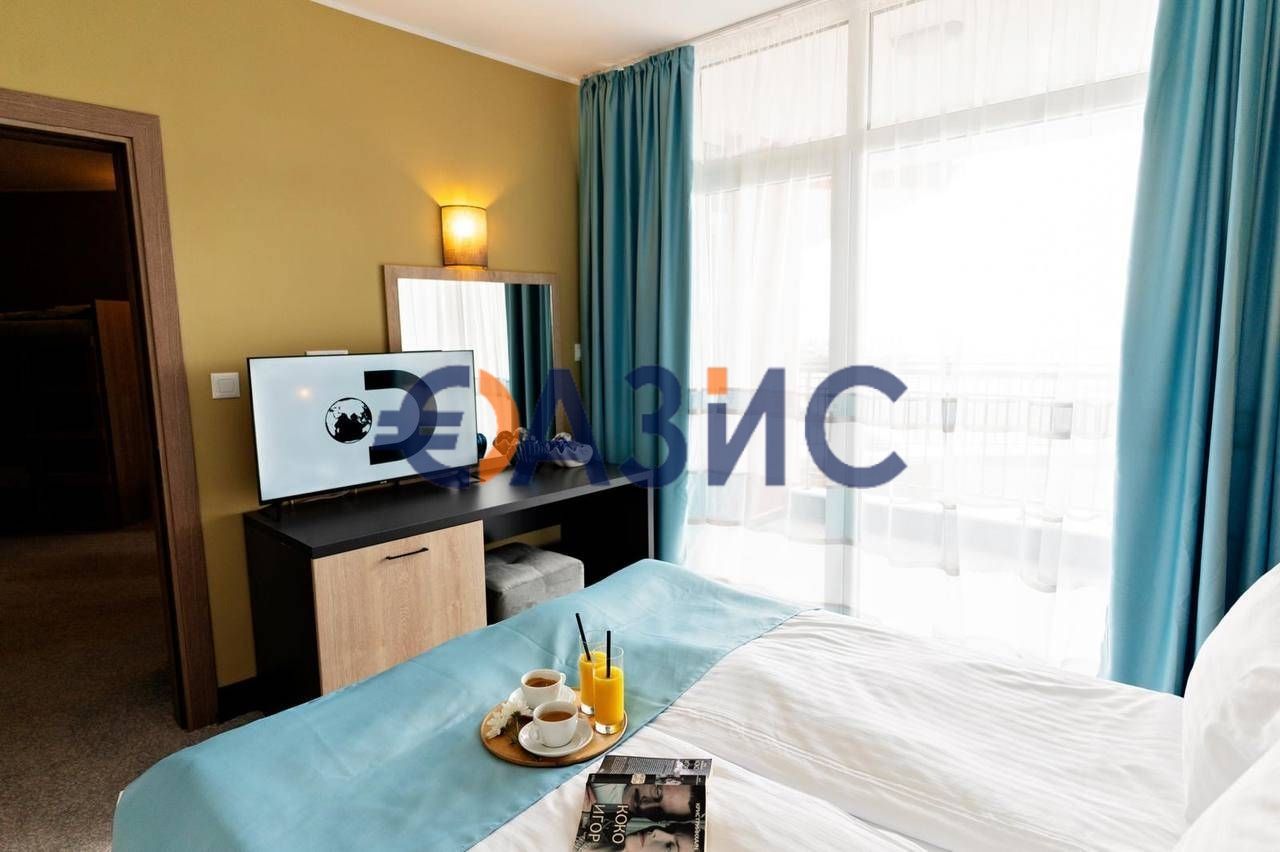 Продава се Хотел в к.к. Слънчев бряг - 8000 кв.м за 688 €/кв.м - Снимка #2