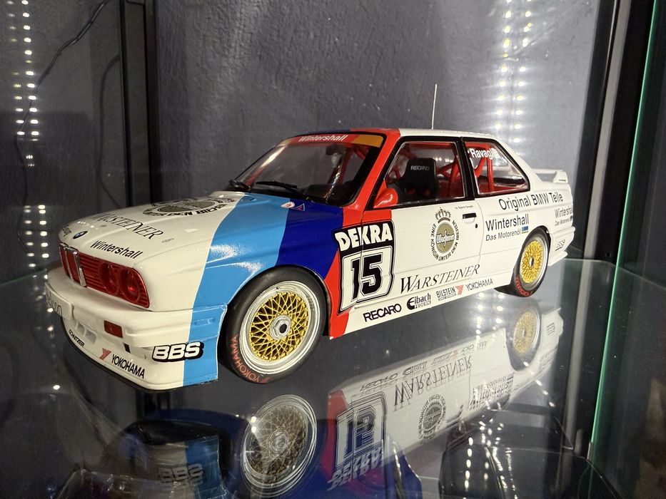 Различни модели 1:18 коли