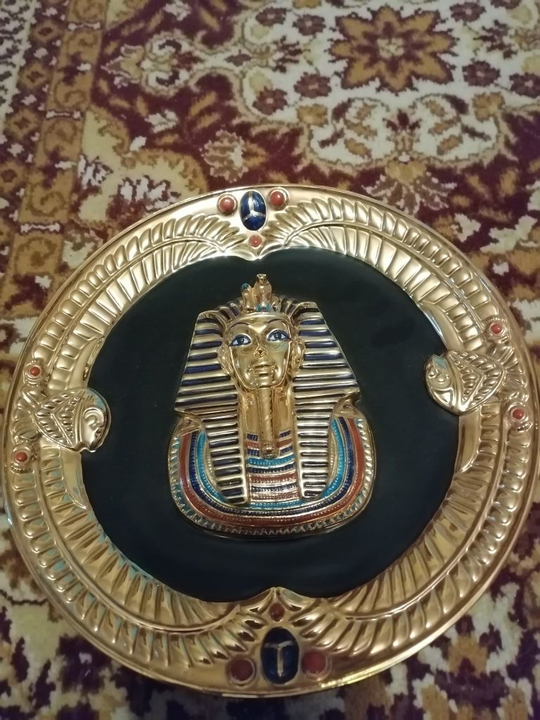 Farfurie 3D faraon Tutankamon decorata cu aur editie limitata Egipt