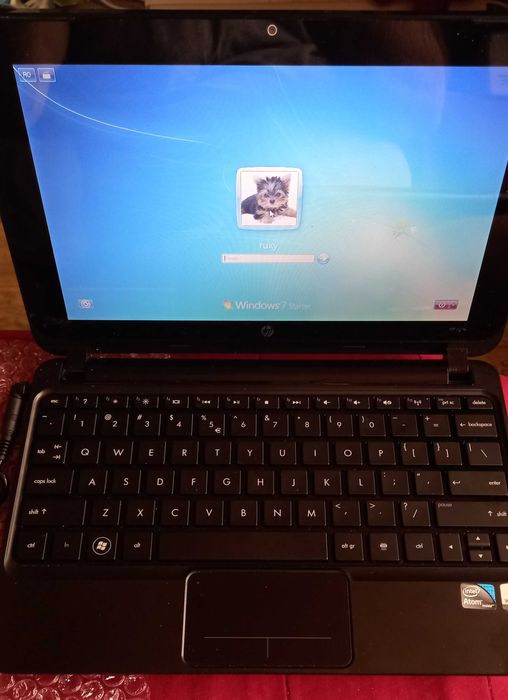 2 mini laptop-uri, Asus și HP, întregi, funcționale dar parolate