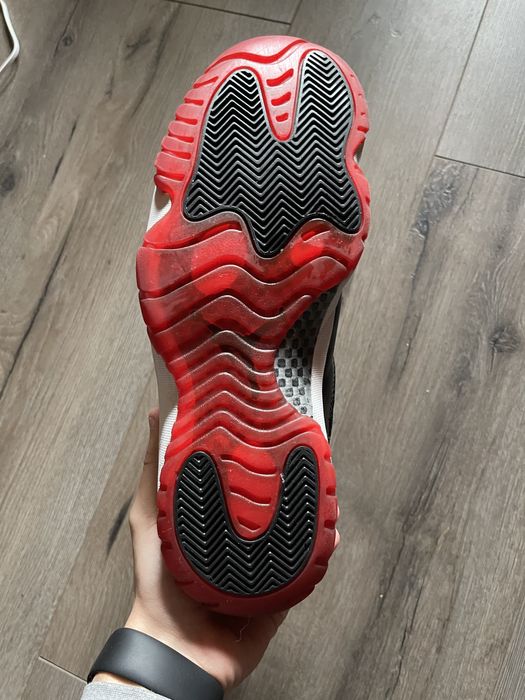 Jordan 11 retro bred