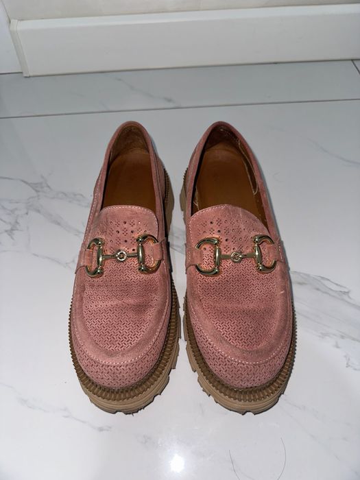 Продам лоферы женские торг