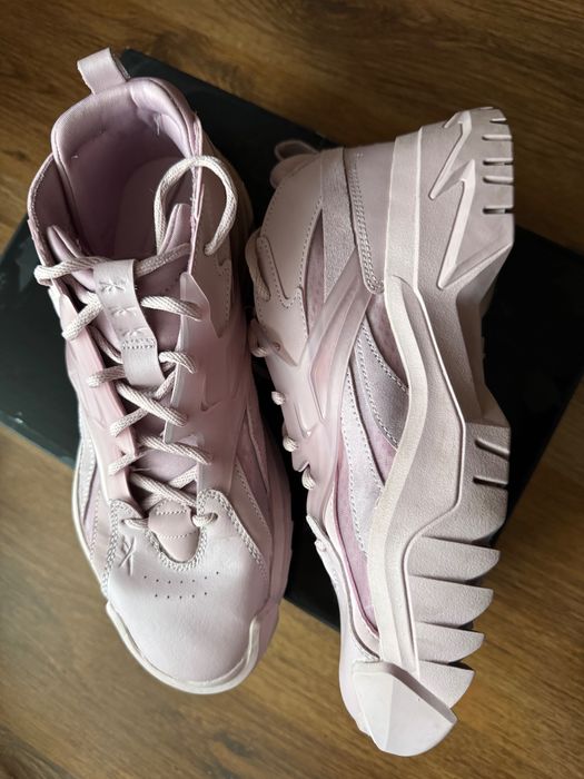 Сникърси REEBOK club CARDI B 39 номер