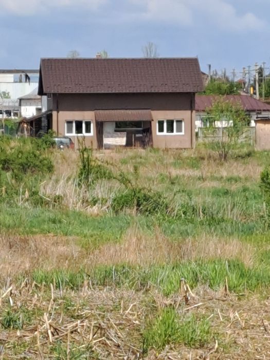 Vând teren intravilan/extravilan