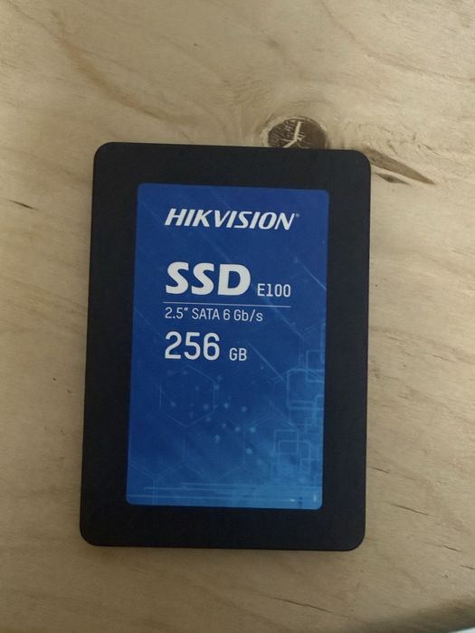 SSD Hikvision E100 256GB — новый, 2.5” SATA 6Gb/s
