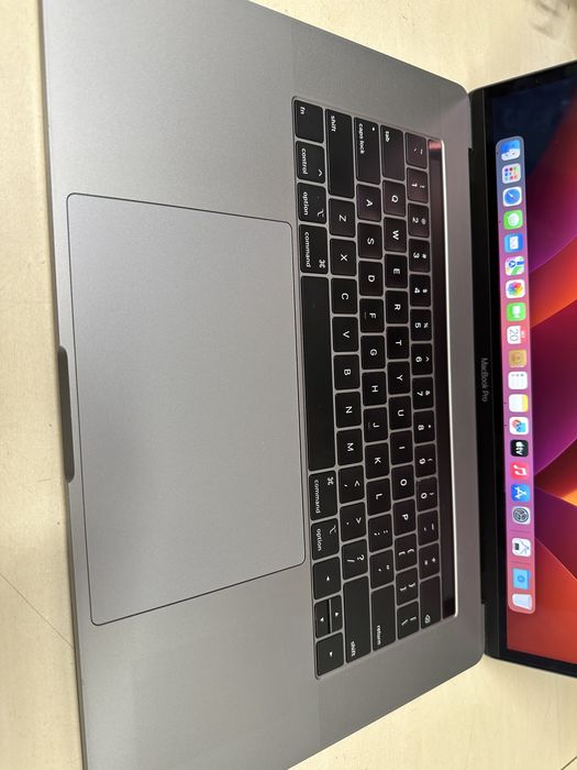 Macbook pro a1990 / i9 / 16 gb ram / 500 gb ssd