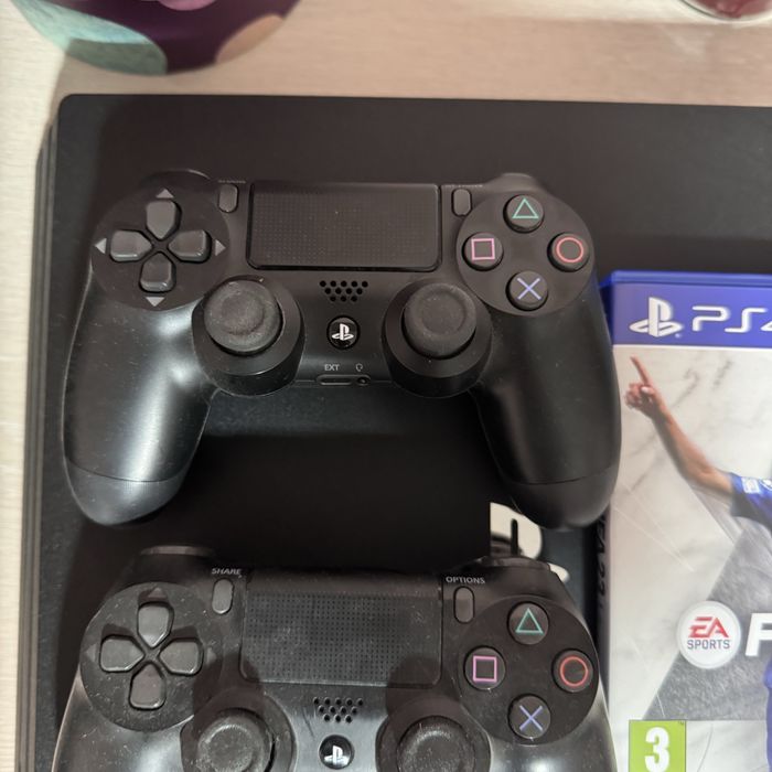 PlayStation 4 Pro 4K 1Tb 1 controller Fifa24