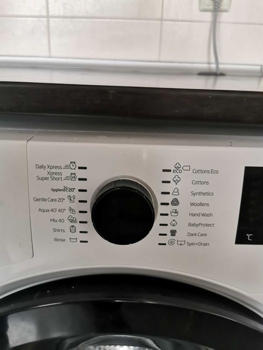Комплект кухненски шкафове + пералня Beko + хладилник Liebherr
