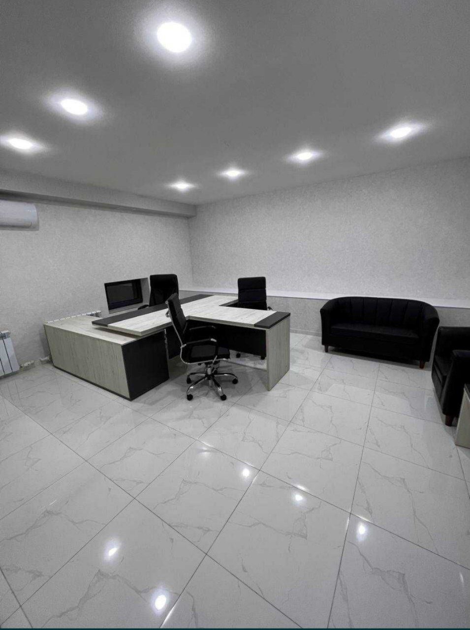 Офис на Ганге с мебелью