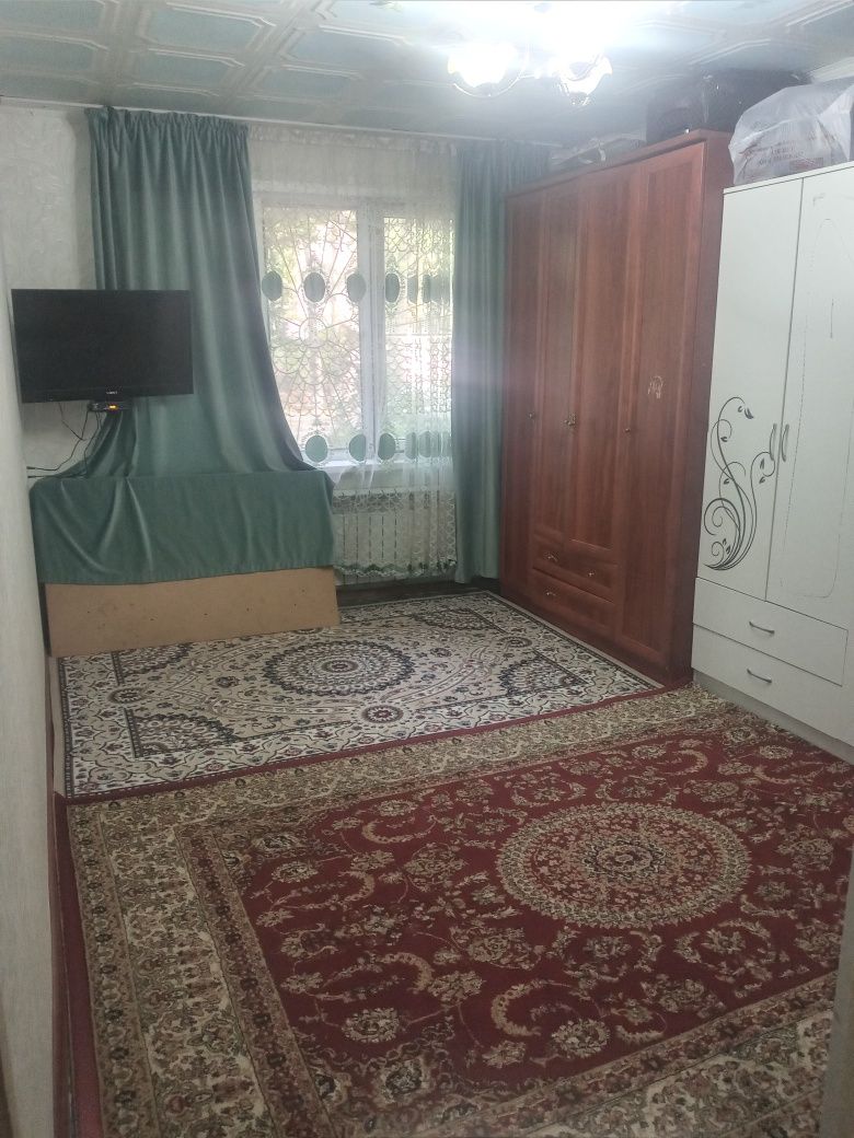 Продам. однокомнатную. квартиру. в 6 микрорайоне.