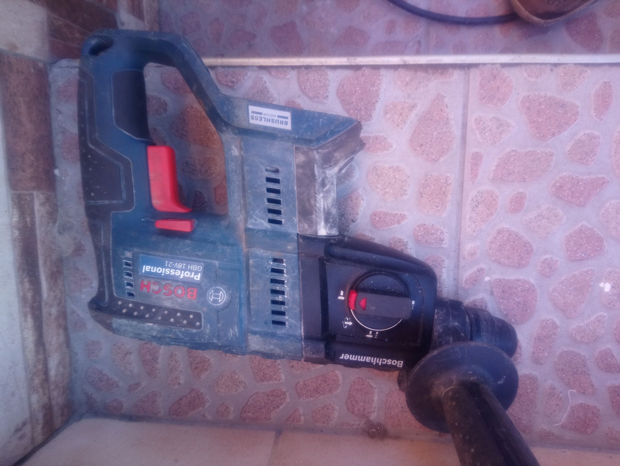 Перфоратор Bosch 18V Li on Безчетков Мотор