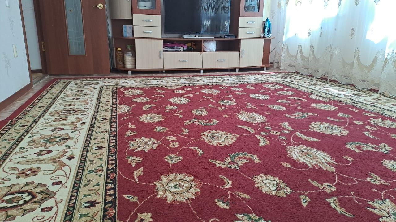 Продам ковёр  б/у