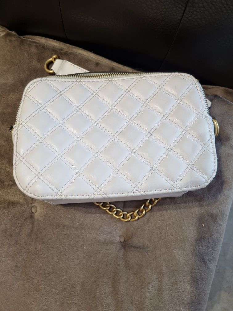 Чанта  Guess бяла