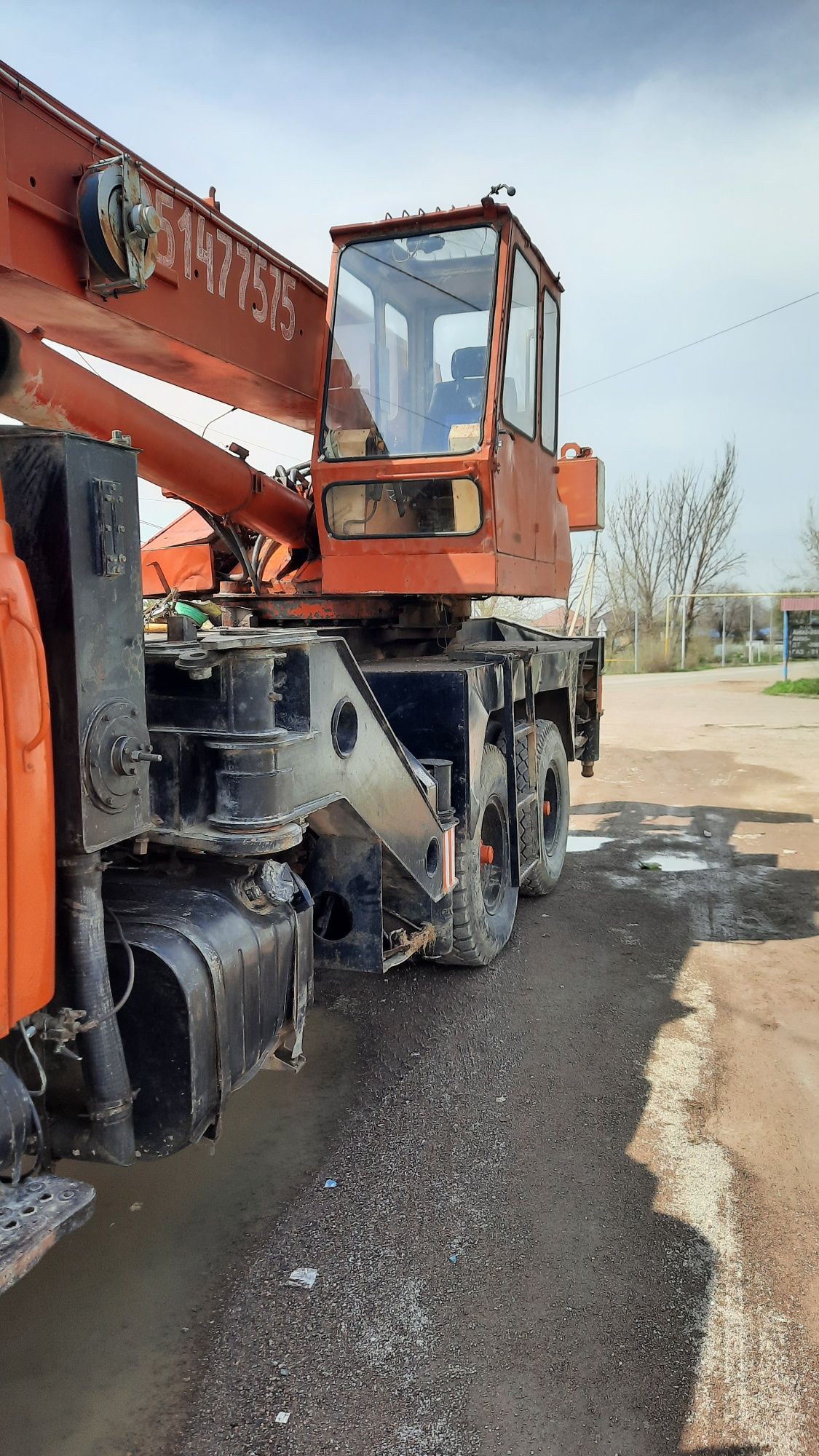 Автокран 30 тонна вылет 27м жұмыста скворечниктен оталып өшеді