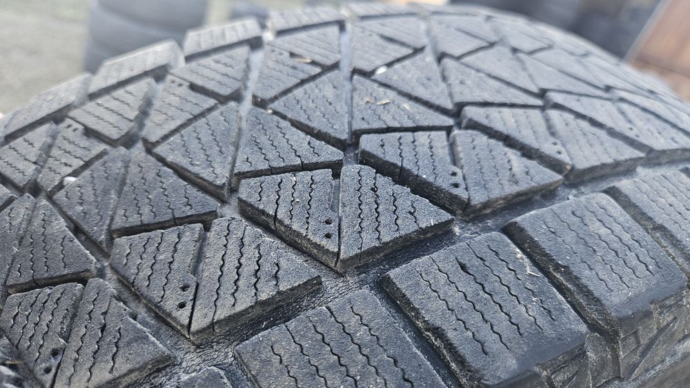 4бр гуми 215 70 16 бриджстоун