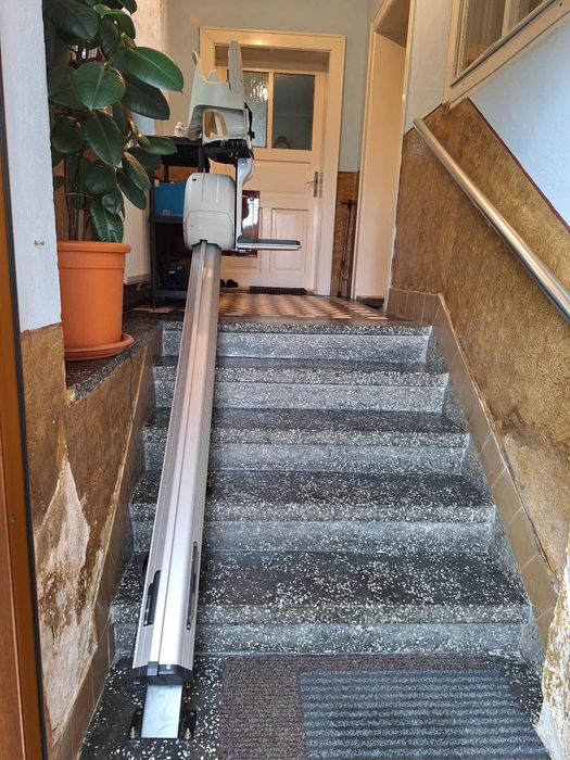 Lift electric cu scaun pentru persoane cu dizabilități