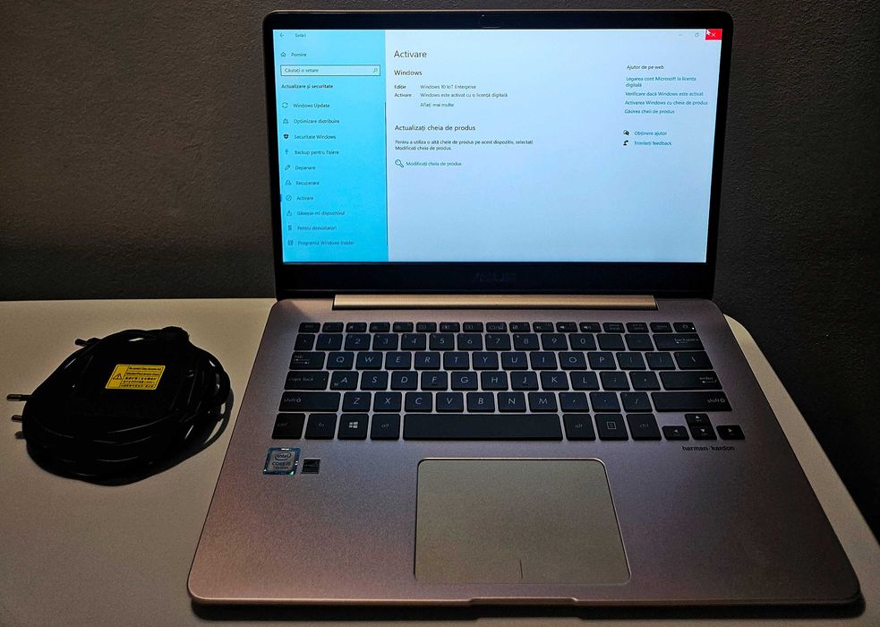 ASUS ZenBook UX430UA