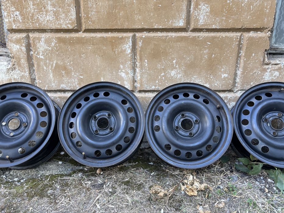 Джанти 15-ки със 4 отвора.