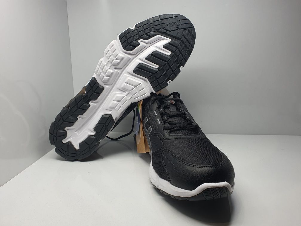 Маратонки Asics  Quantum 90

Чисто нови с кутия.

Размер 46.5 стелка 2