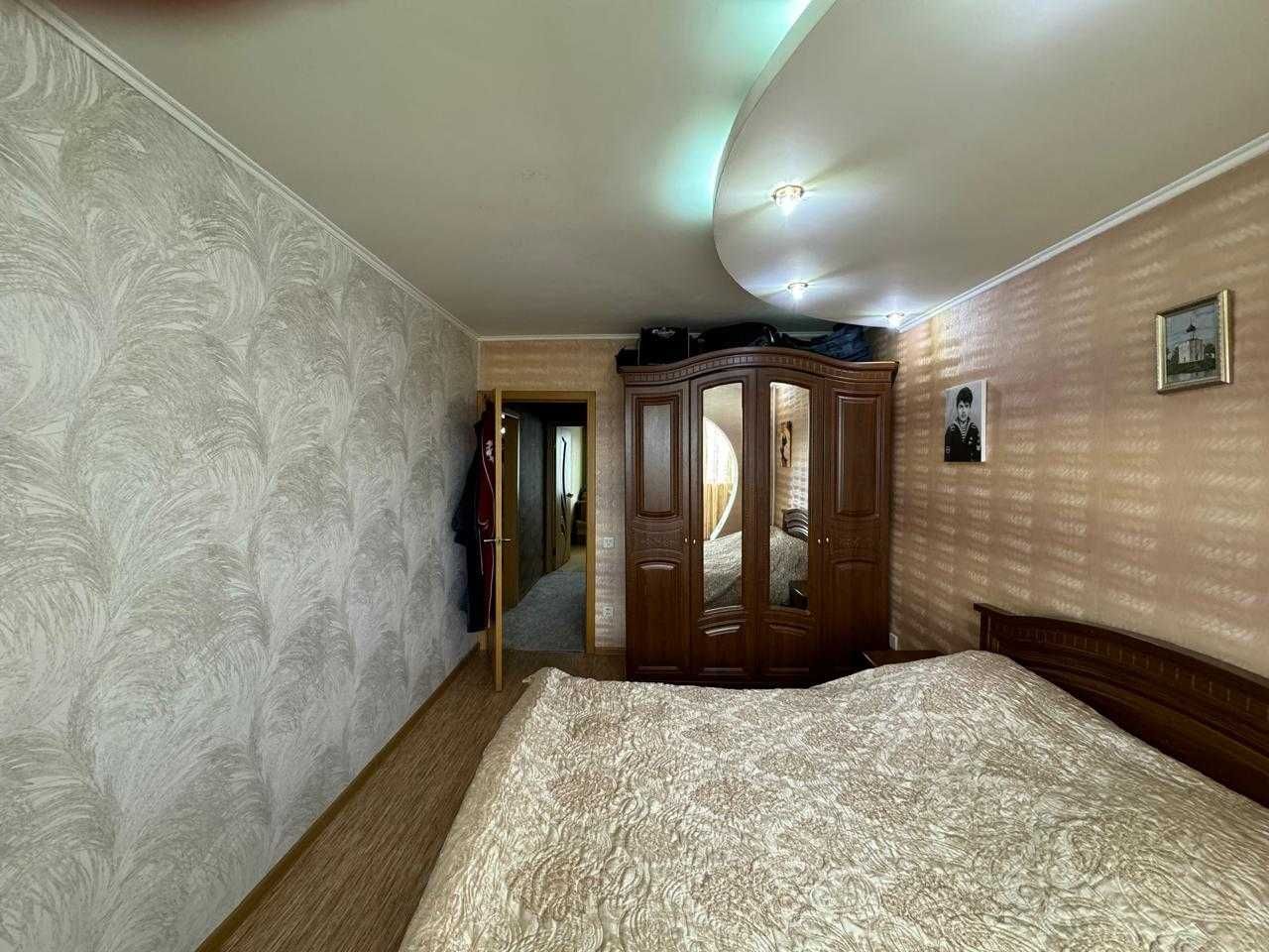 S  Продам 4-х ком УП на 8 мкр , 1-е кольцо , 5/9 этаж, лифт работает