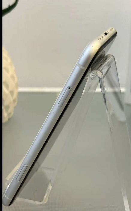 iphone xr  bateria 77 faceID functioneaza perfect tot la el