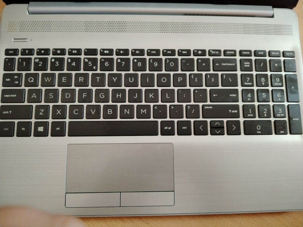 Лаптоп hp 255 G8
