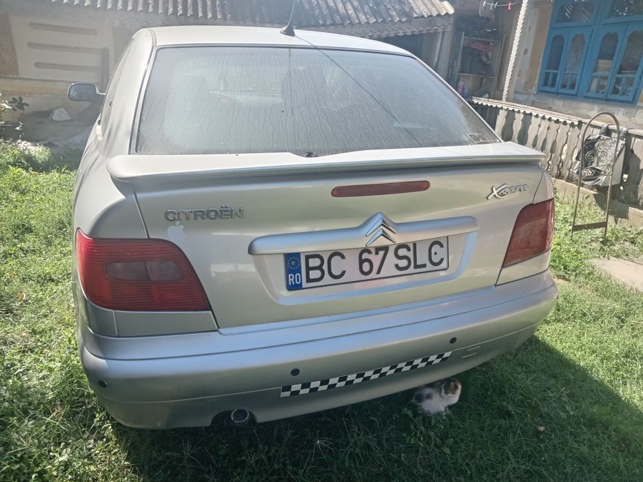 mașină marca CITROEN