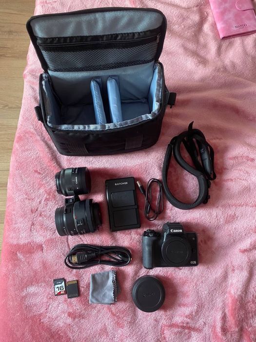 Набор Камера Canon EOS M50+ портретка, hdmi,батареи и тд.