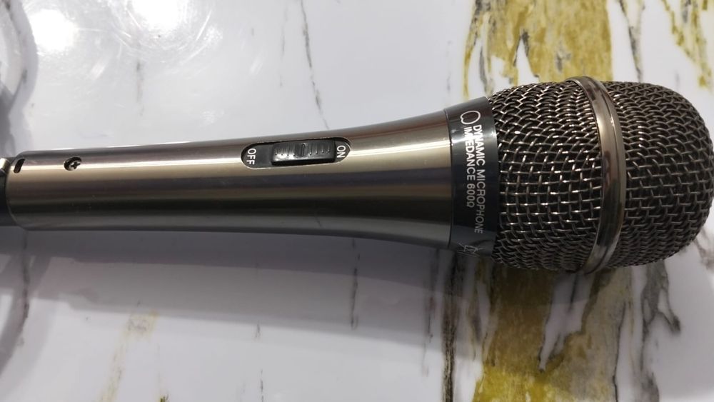 Микрофон LG в отличном состоянии