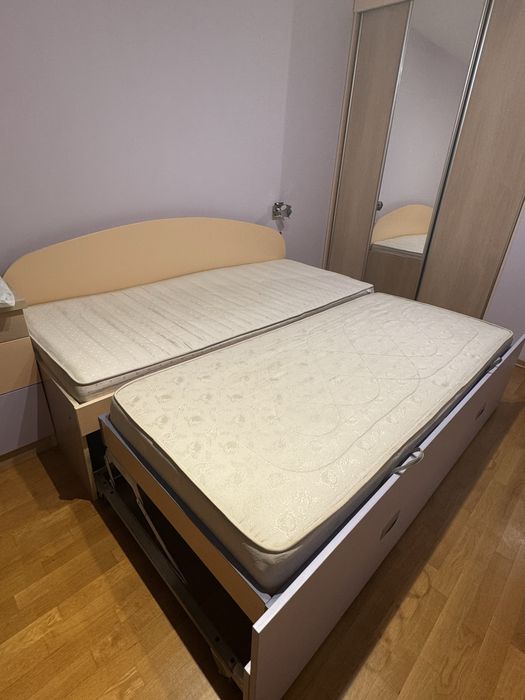 Разтягащо се единично легло, което става на спалня + два матрака