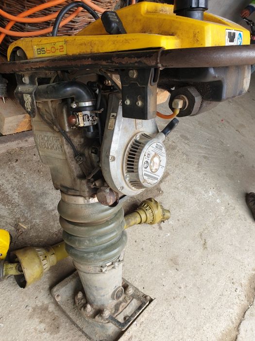 inchiriez mai compactor, placa și picamer, mașina taiat beton,betonier