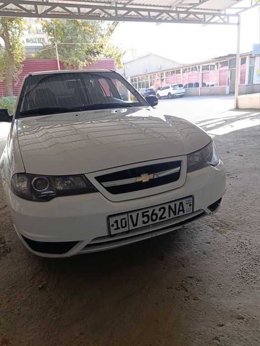 Nexia 2 1.6 sotiladi. Holati yaxshi 2015 benzinda yurgan 93000 probeg