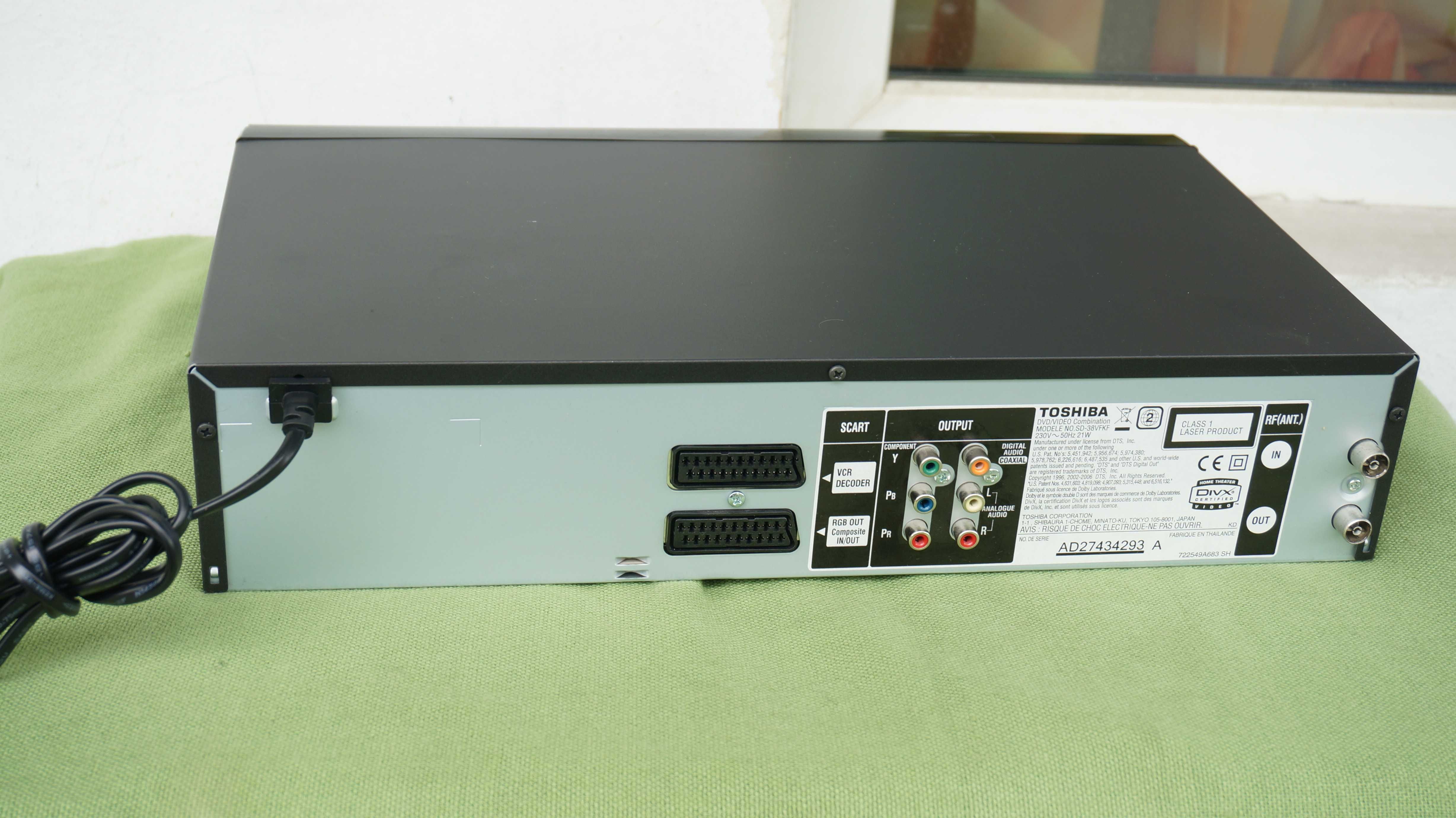 Video recorder VHS combo cu DVD player Toshiba SD-38