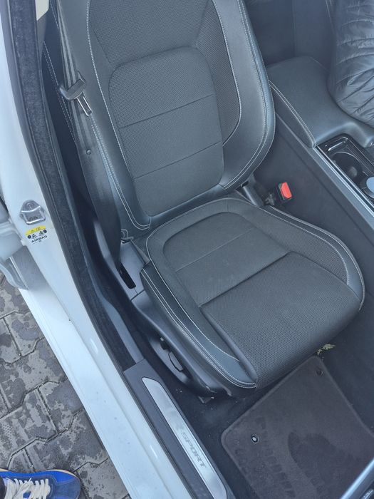 Jaguar XE Pachet R Sport 4x4 Automat
