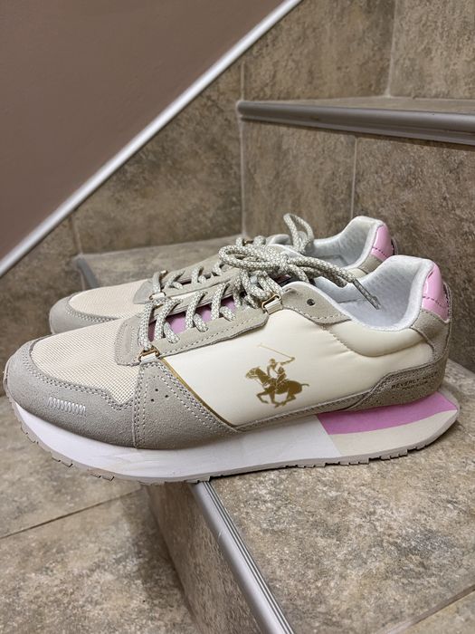 Дамски спортни обувки