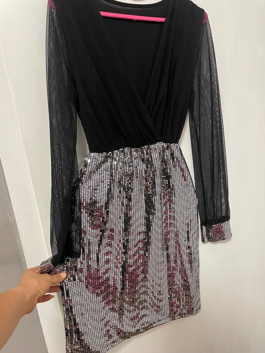 Цена-10лв. Размер С/М.Обличана веднъж,за повод.