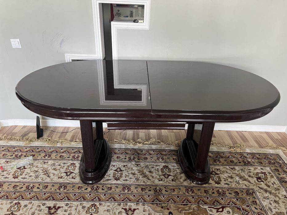 Стол гостинный овальный