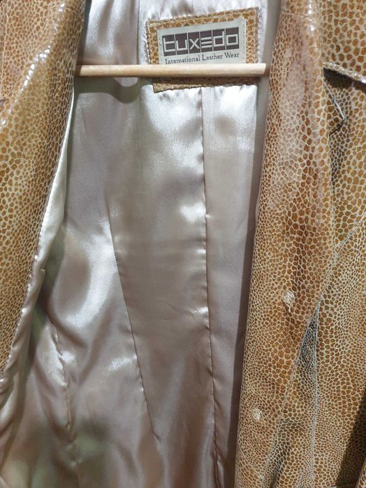 Vand haina dama din piele