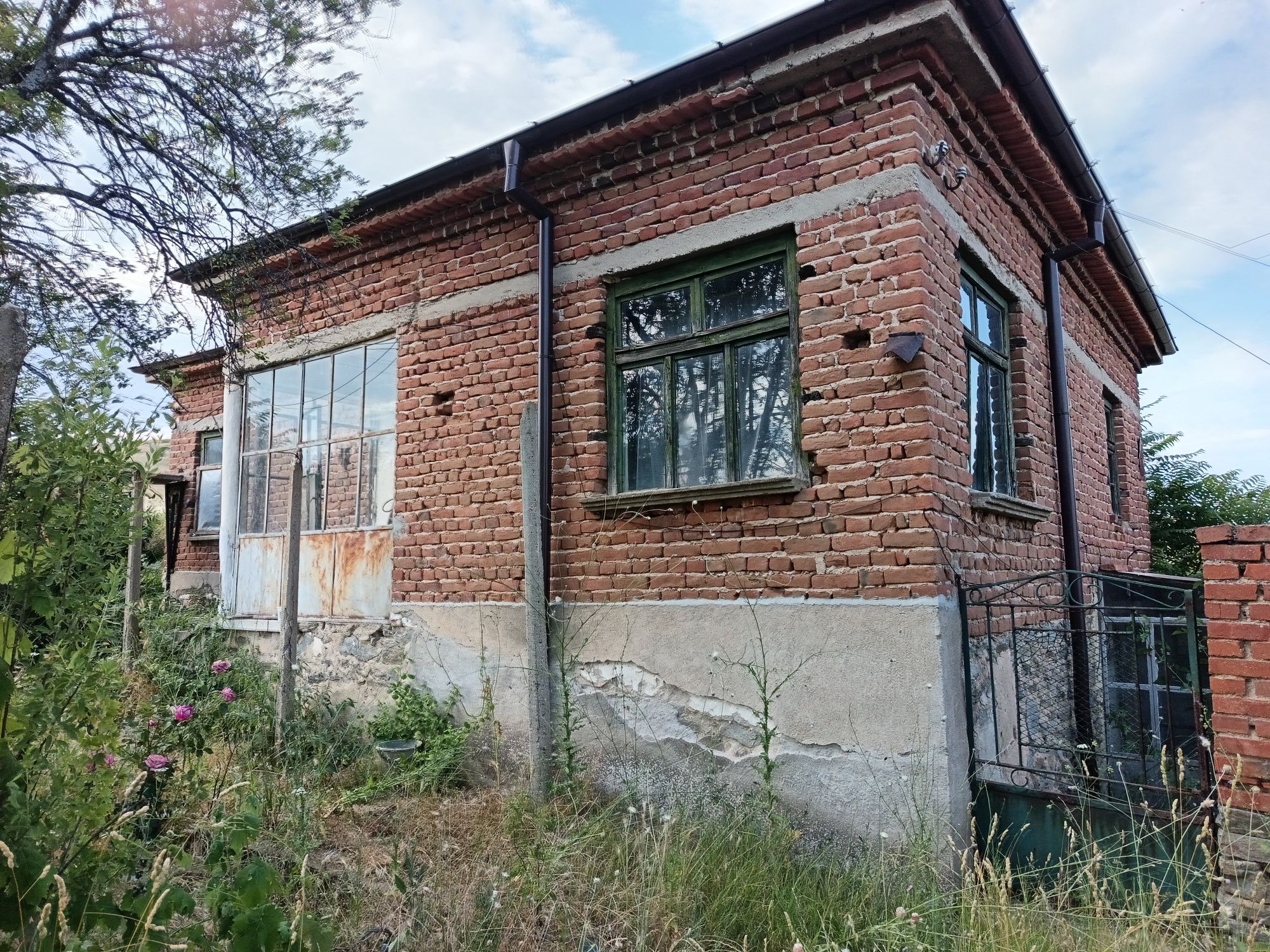 Едноетажна  къща в село до Свиленград