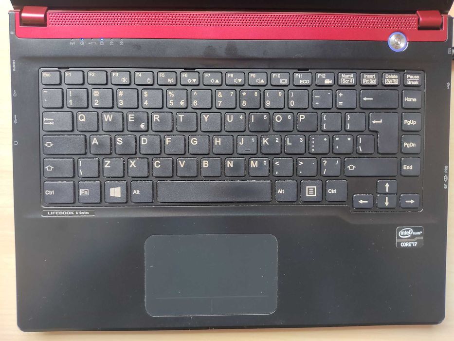 Лаптоп Fujitsu Lifebook - лицензиран Windows 10 Pro
