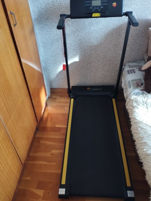 Бягаща пътека UREVO,програмирана,със различни скорости на движение,нов