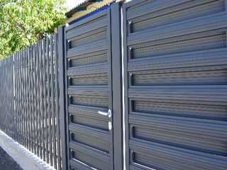 Garduri si porti stil jaluzea, sipca metalica, tabla cutata