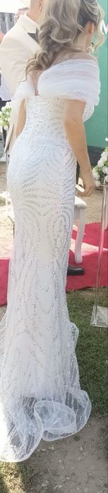 Rochia mea de mireasa , purtata o singura data cu trena detasabila