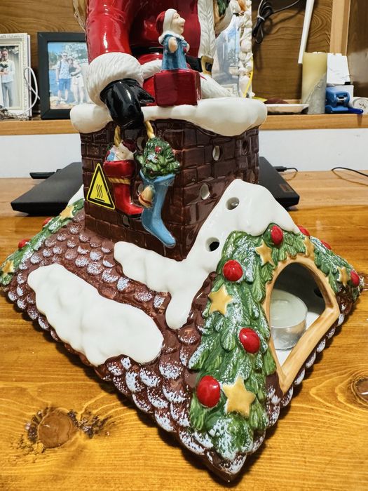 Фарфоровая фигурка Villeroy & Boch “Santa Claus is Coming to Town”.