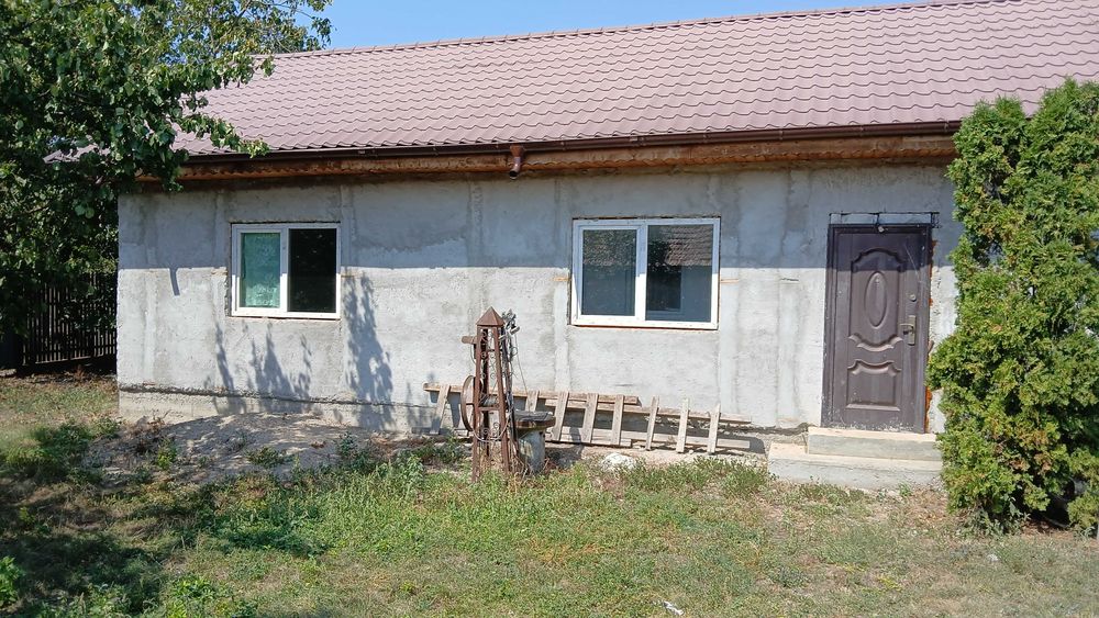 Casă nouă +teren de vânzare