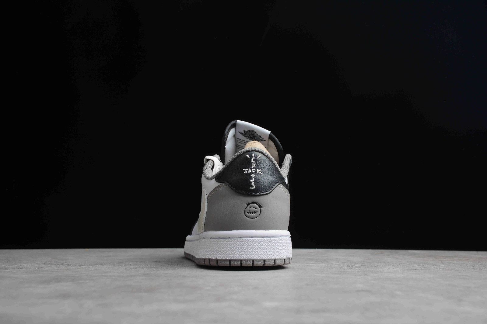 Nike Jordan Low TravisScott×Fragment. Ideal holatda