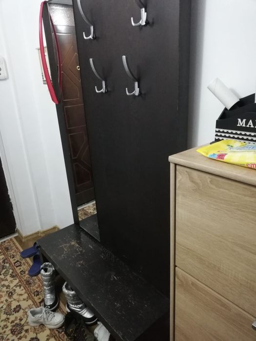 Cuier hol cu oglinda